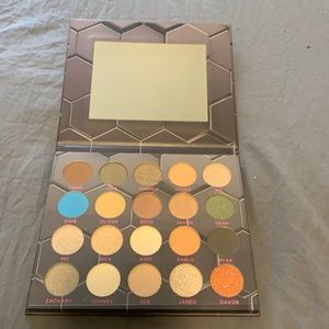 New Beebee beauty “Barbarella” eyeshadow palette